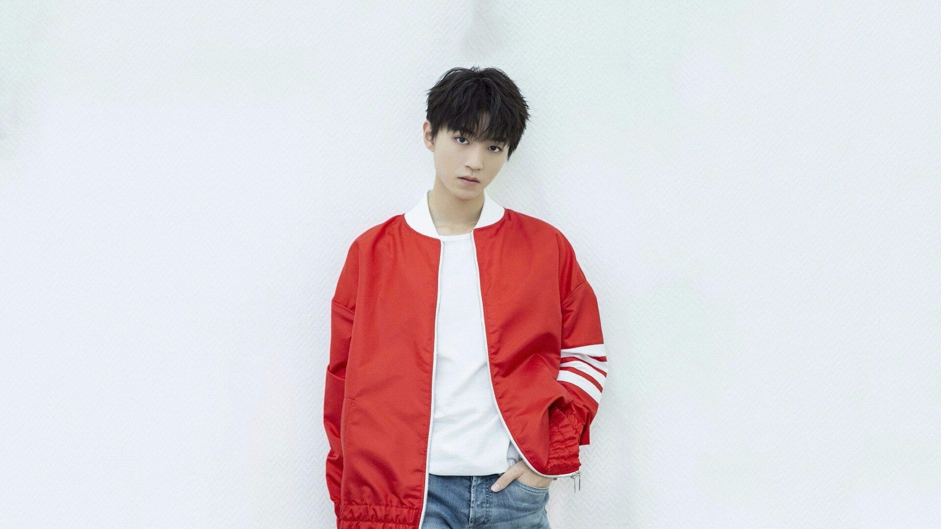 kaiyun体育app-场上激战：两队攻防转换频繁，精彩纷呈！，球场激战