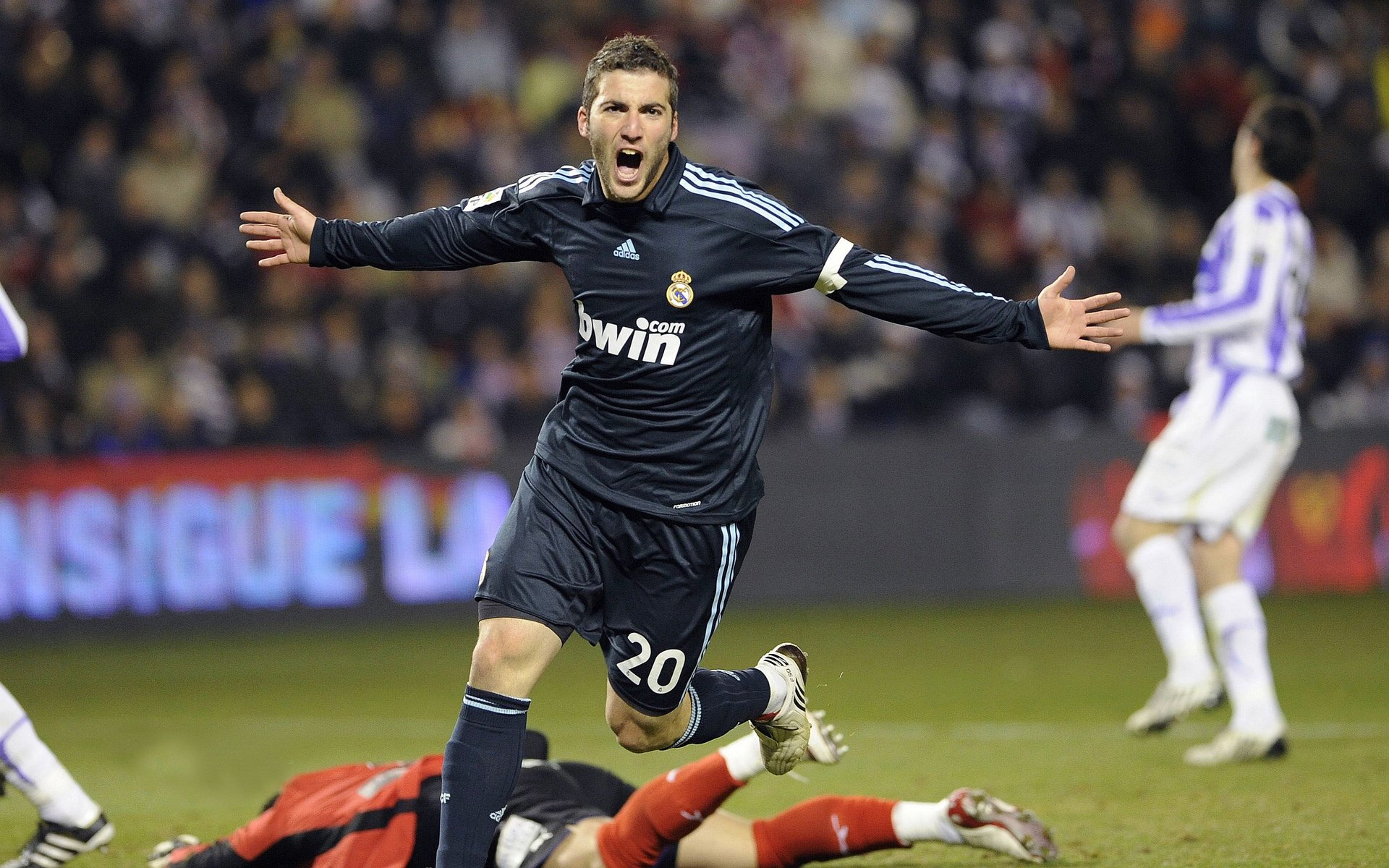 开云官网APP下载-世界杯激情爆棚：每场都令人热血沸腾！，世界杯最激烈比赛